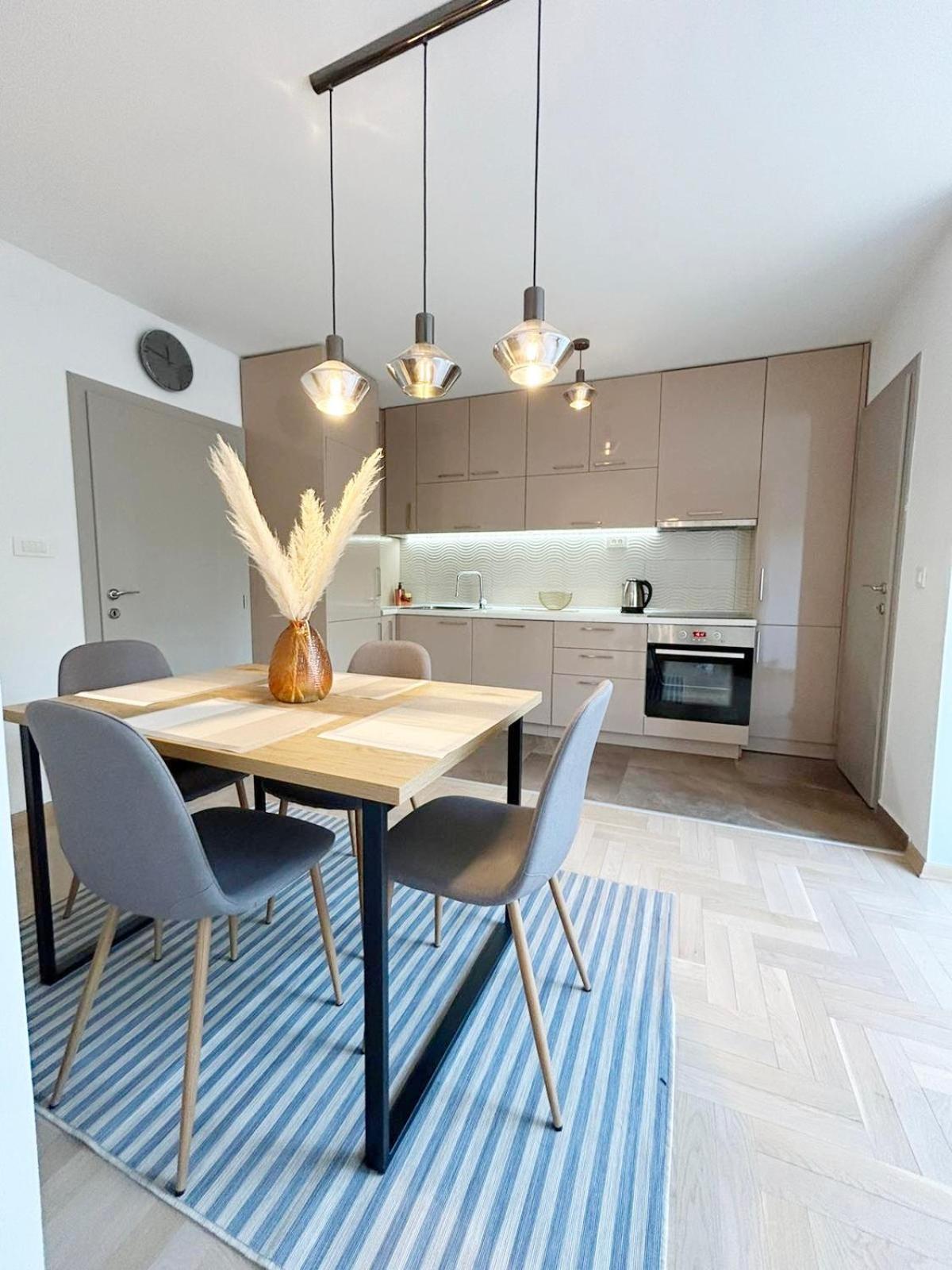 The Circle Apartment Skopje Exterior photo